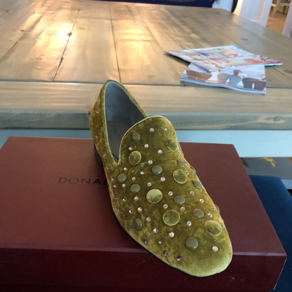 Donald / Pliner distress shoe